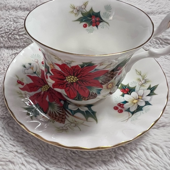 Royal Albert Poinsettia Teacup and Saucer - Picture 1 of 7